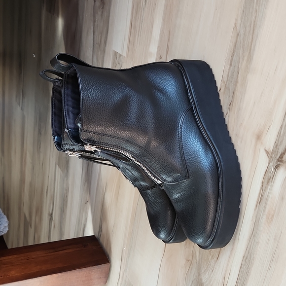 H&M black zipper platform wedge booties, 37, 6 faux leather excellent condition - Picture 4 of 6